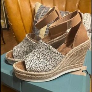 Toms Marisol Wedges 7.5